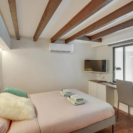 Butterfly Properties Sas, Luxury And Calm Properties, 10 Min Walk From Beach Apartment *