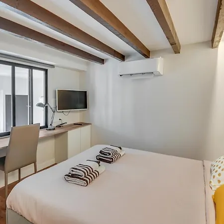 Butterfly Properties Sas, Luxury And Calm Properties, 10 Min Walk From Beach Apartment Cannes